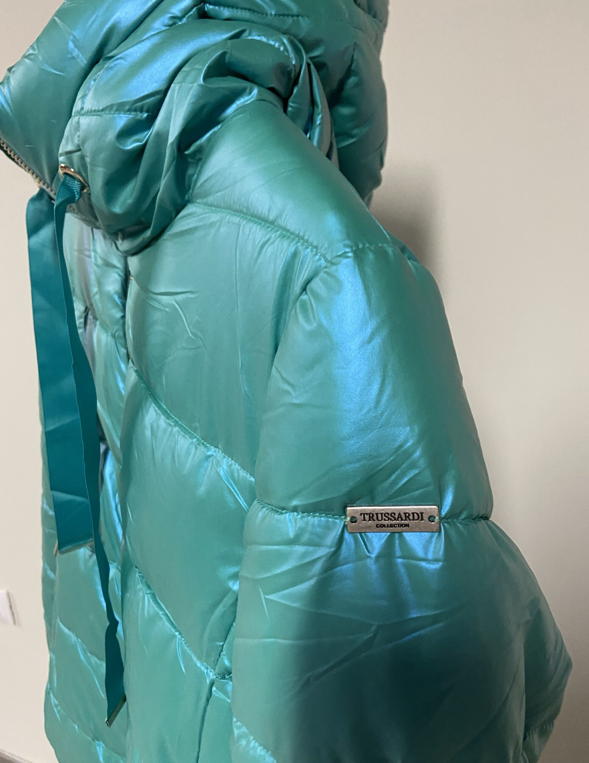 Piumino corto verde acqua lucido Trussardi donna - immagine 3