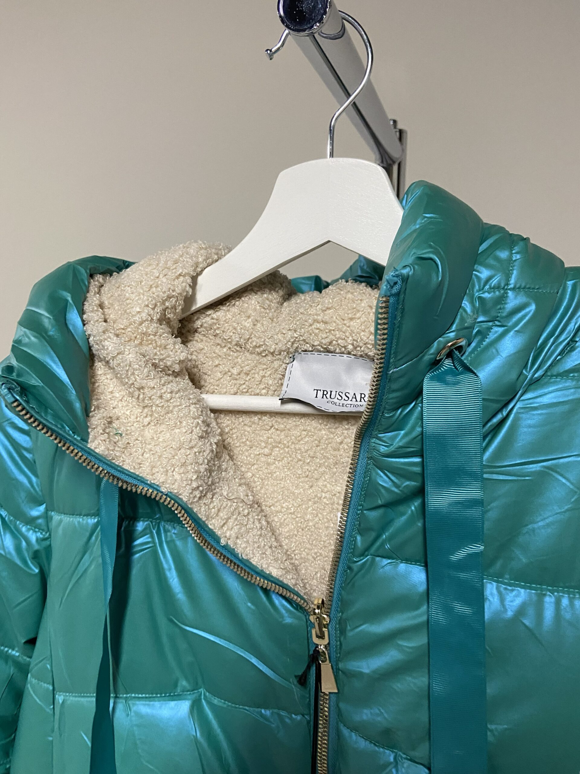 Piumino corto verde acqua lucido Trussardi donna - immagine 5