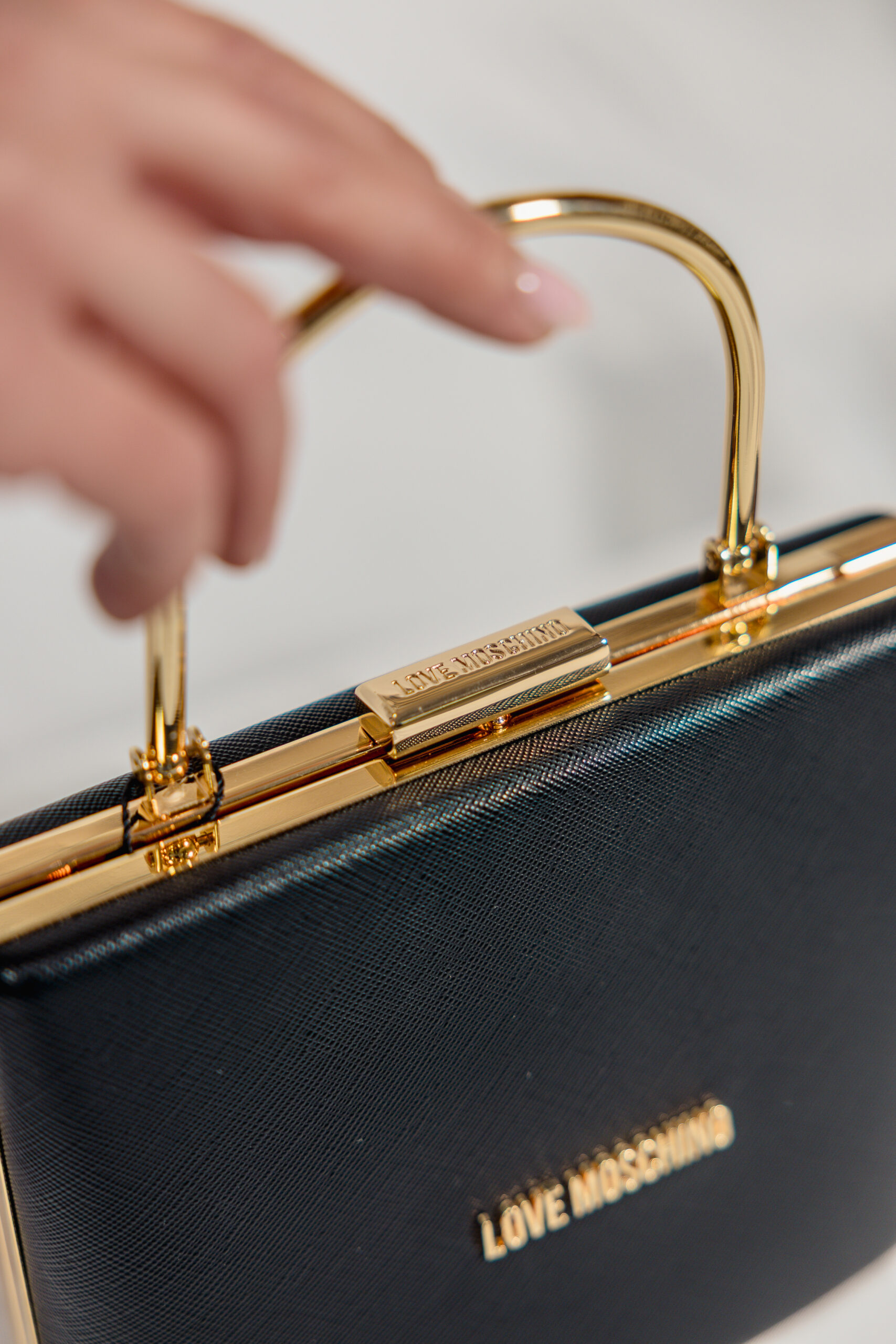 Mini borsa rigida con manico in metallo Love Moschino - immagine 2