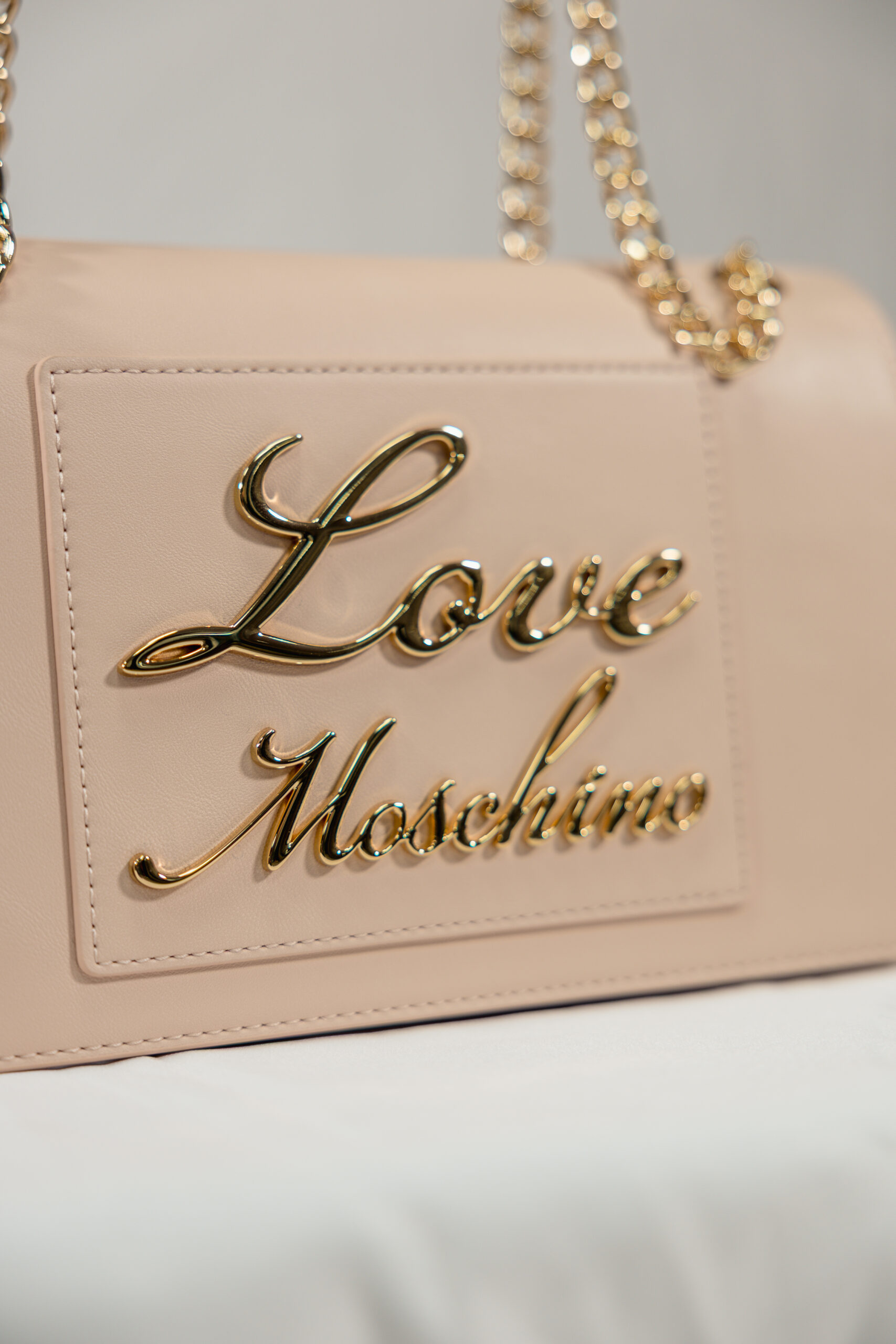 Borsa a tracolla rosa cipria Love Moschino - immagine 2
